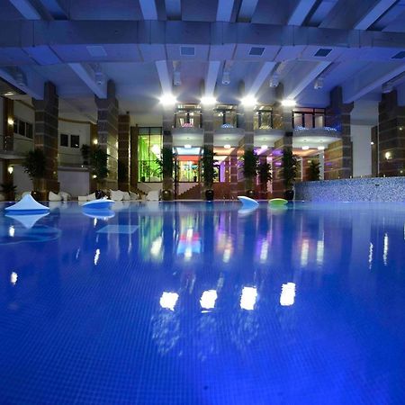 Militari Luxury Flat Daire Roşu Dış mekan fotoğraf