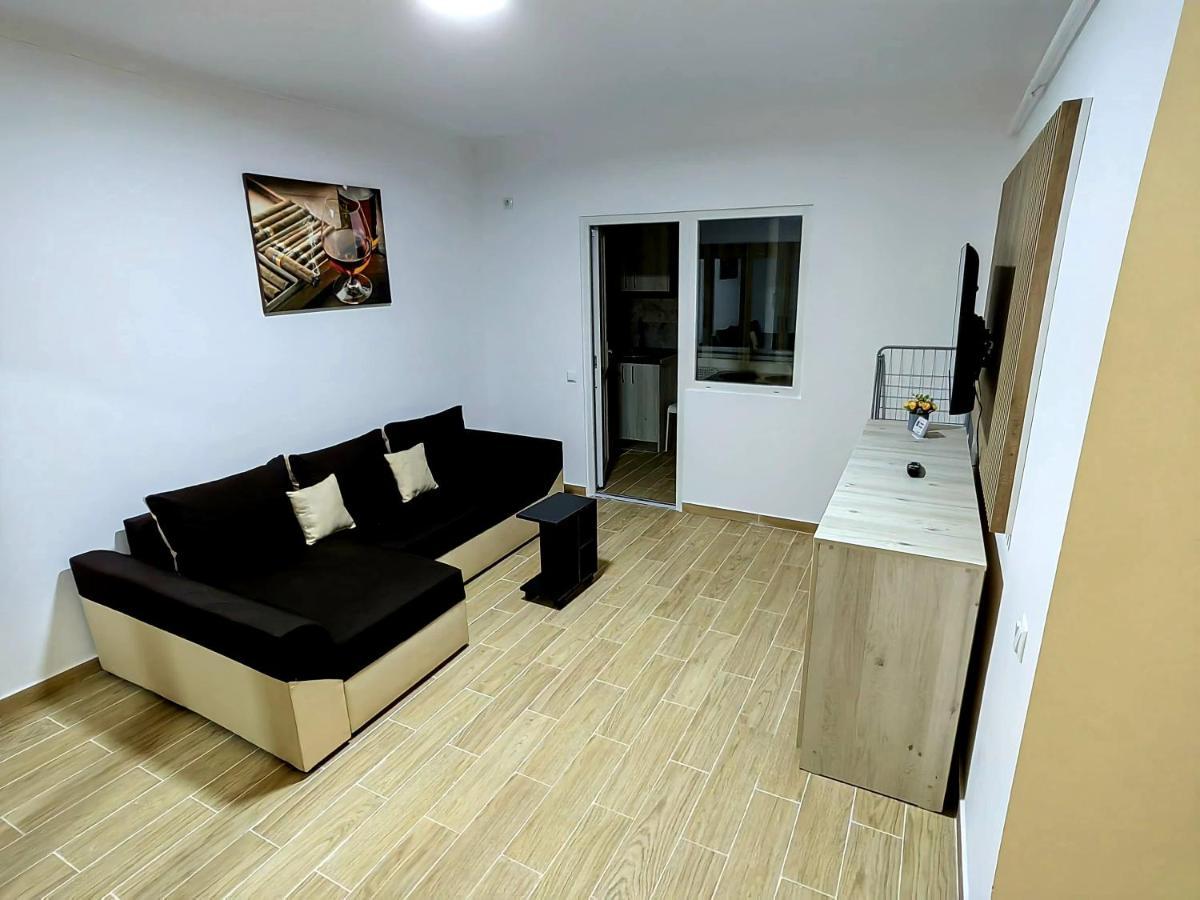 Militari Luxury Flat Daire Roşu Dış mekan fotoğraf