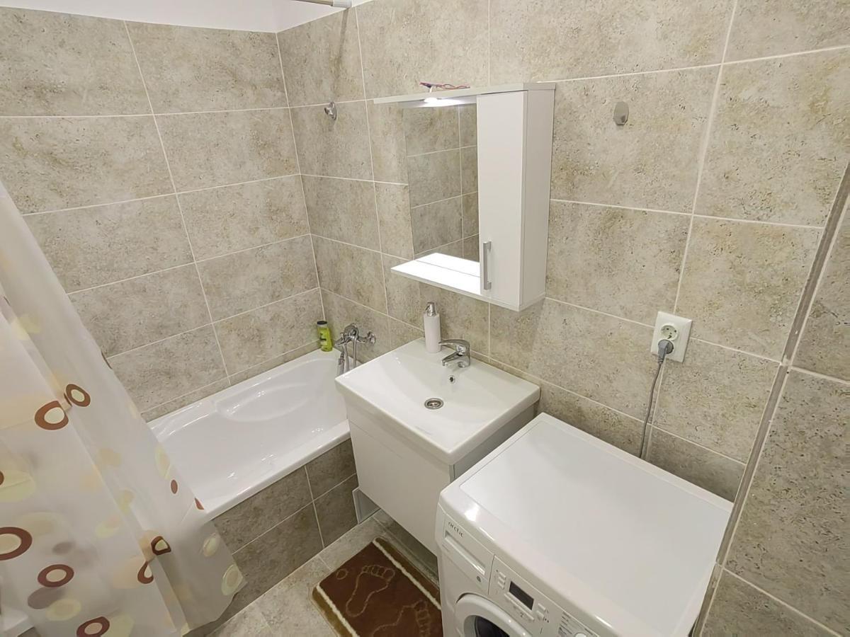 Militari Luxury Flat Daire Roşu Dış mekan fotoğraf