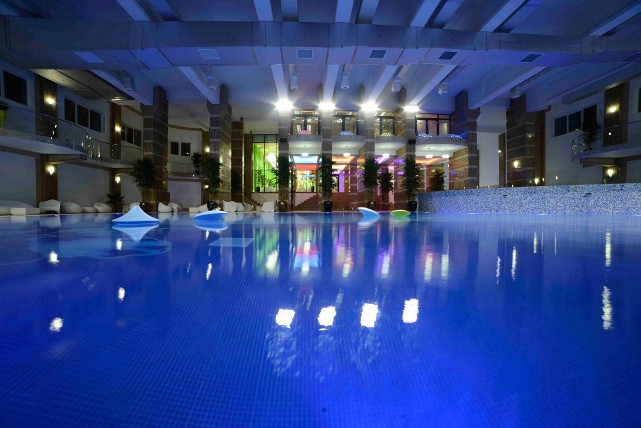Militari Luxury Flat Daire Roşu Dış mekan fotoğraf