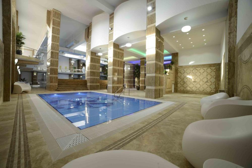 Militari Luxury Flat Daire Roşu Dış mekan fotoğraf